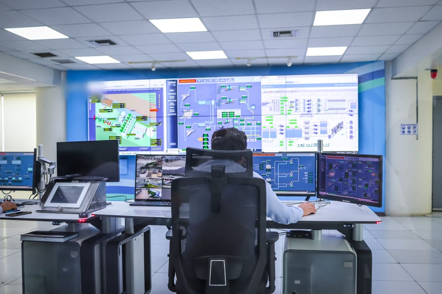Centro de operações monitorando a rede 24 horas por dia